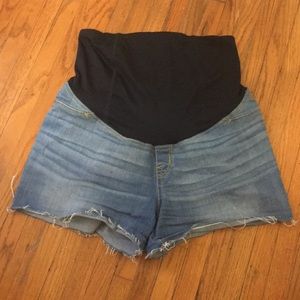 Full panel maternity shorts